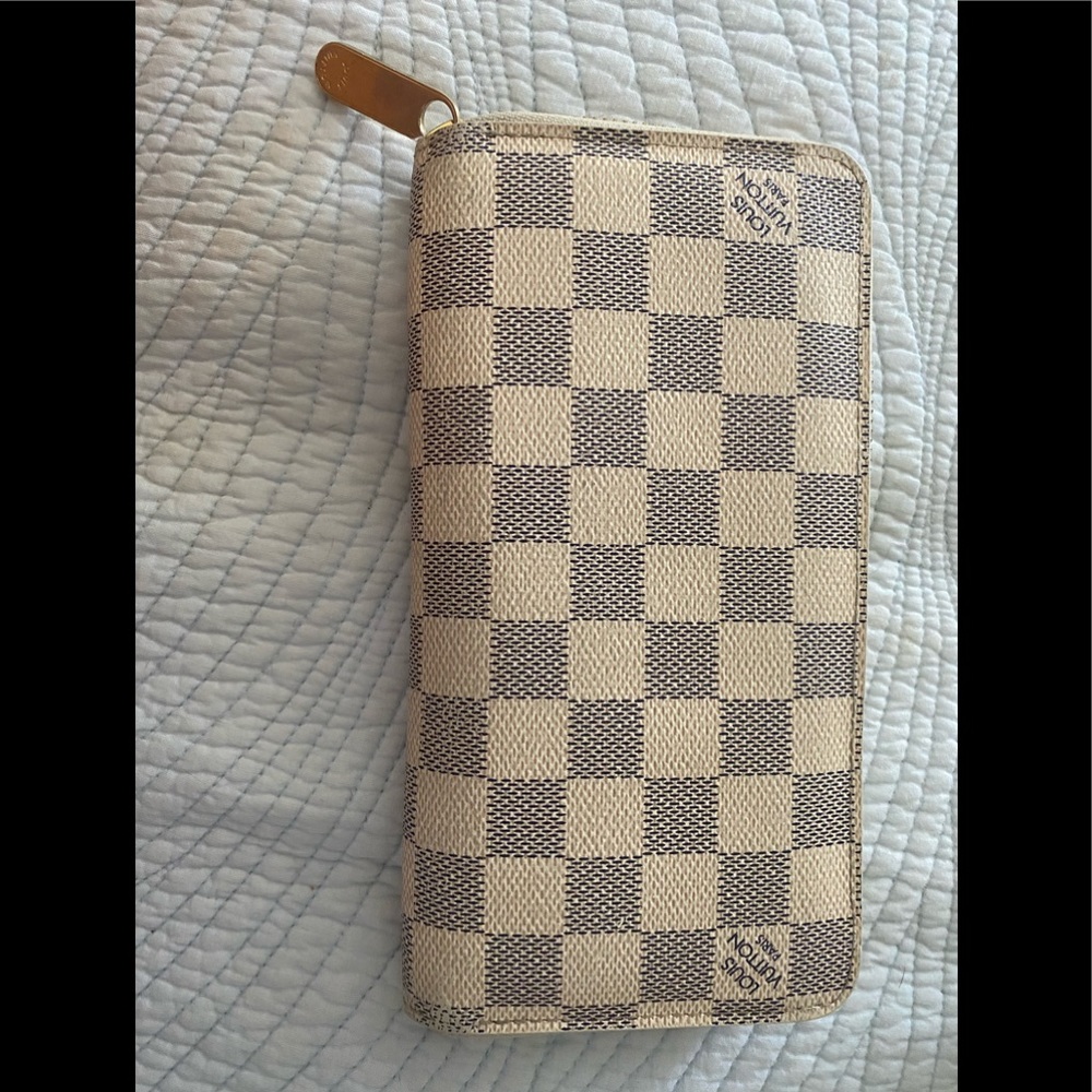 Louis Vuitton Zippy Wallet in Damier Azur and beige.